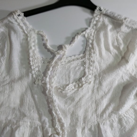 Chic White Ruffle Blouse - Picture 6 of 11